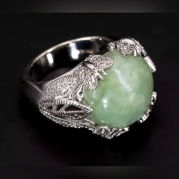 VINTAGE Jadeite Green Jade Ring Sterling Silver (marked) 925 - Size 7.5 US - Picture 2 of 9